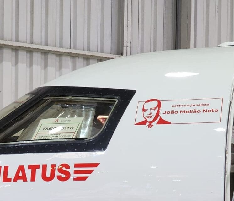 Amaro Aviation adesiva aeronave com homenagem a João Mellão Neto