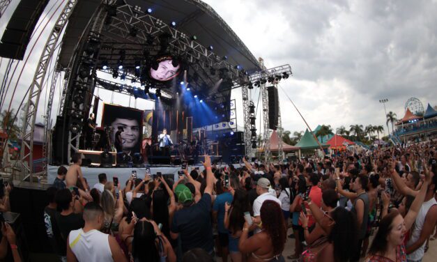 Wet’n Wild celebra 25 anos com show de Leonardo, jantar e livro comemorativo