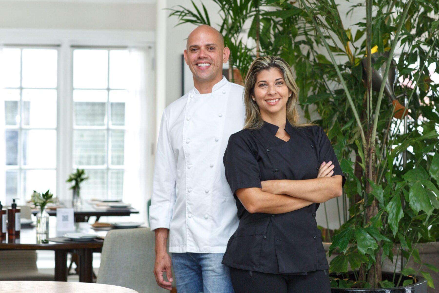 Fabricio Lemos e Lisiane Arouca, chefs do Fera Palace Hotel. Foto: Divulgação