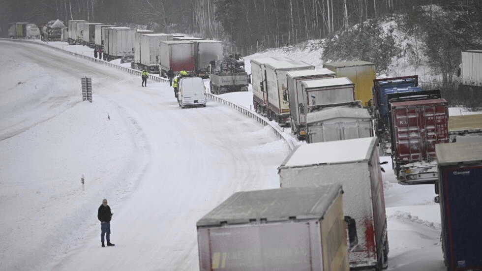 Nevascas na Suécia resultam em cancelamento de voos e viagens rodoviárias
