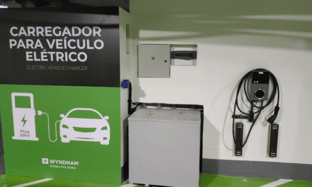 Wyndham Foz Suítes inaugura estação de recarga para automóveis elétricos