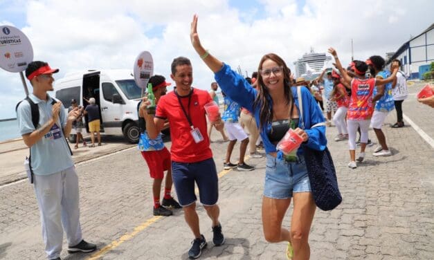 Bahia recebe milhares de foliões de cruzeiros marítimos