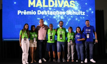 Schultz premia agentes com viagem para as Maldivas
