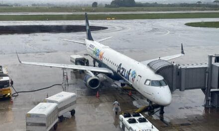 Azul adesiva 2º avião com “Visite o Paraná” e amplia  malha no estado