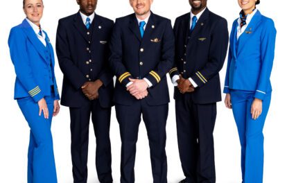 KLM lança tênis como parte do uniforme para funcionários