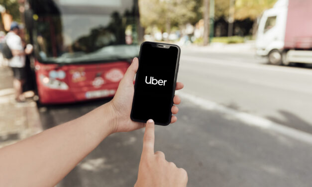 Uber passa a oferecer ônibus para eventos e aeroportos nos EUA