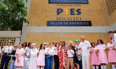 Costa inaugura escola construída junto com Shakira em Cartagena