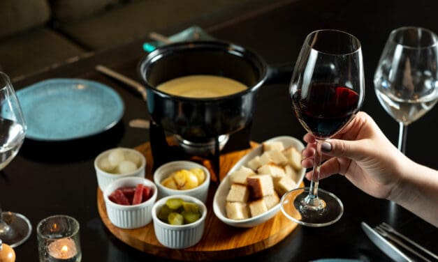 Hotel Jequitimar Guarujá promove “Noite da Fondue” durante julho