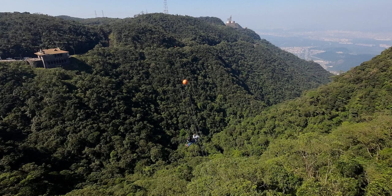 Tirolesa Voo da Serra celebra um ano com promoções especiais