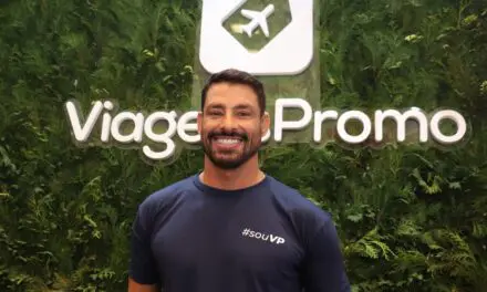 ViagensPromo lança campanha com Cauã Reymond durante a 51ª Abav Expo