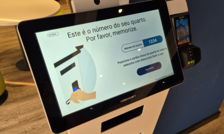 Atrio inova com totem de autoatendimento para check-in em hotéis