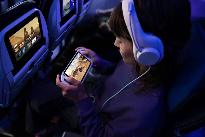 United Airlines firma acordo com Starlink e terá internet gratuita a bordo