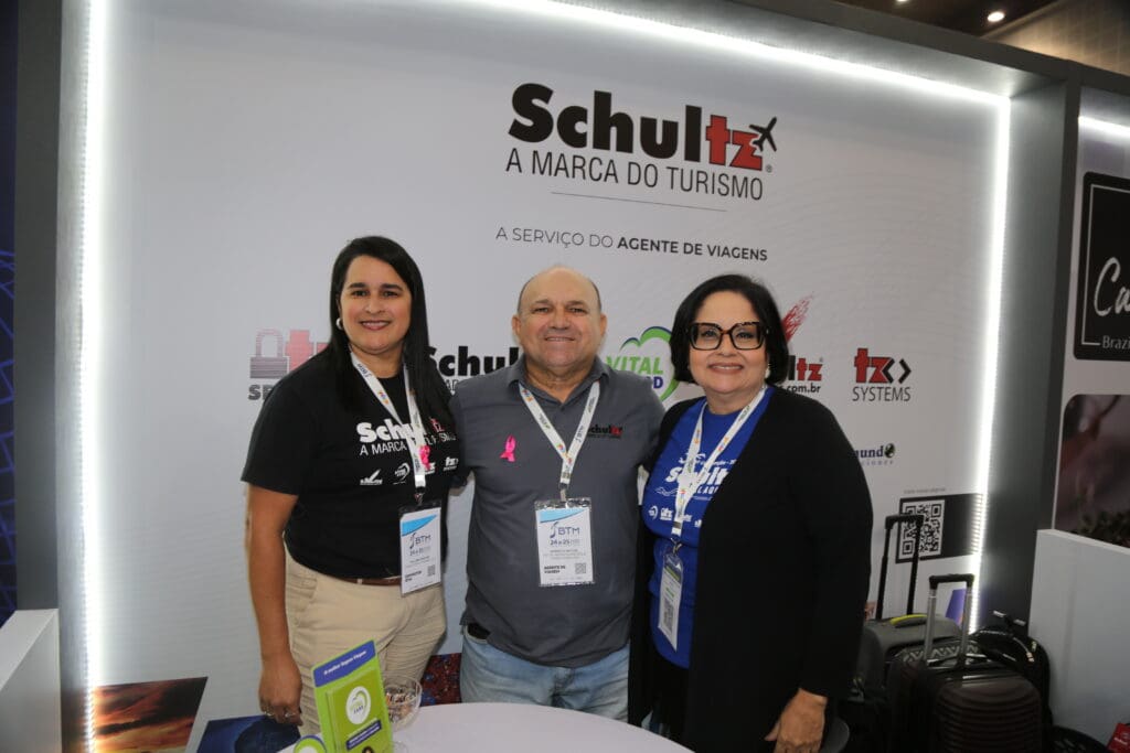 Paloma Freitas, Horácio Betcel e Emilia Cunha (todos do grupo Schultz)