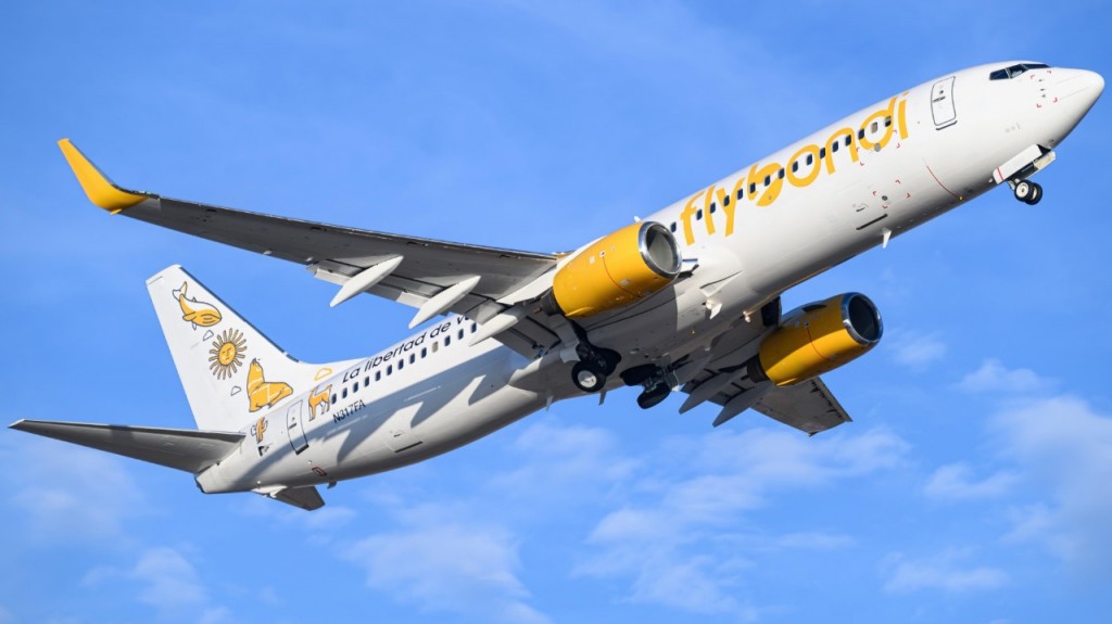 Flybondi começa a operar voos internacionais do Aeroparque, em Buenos Aires