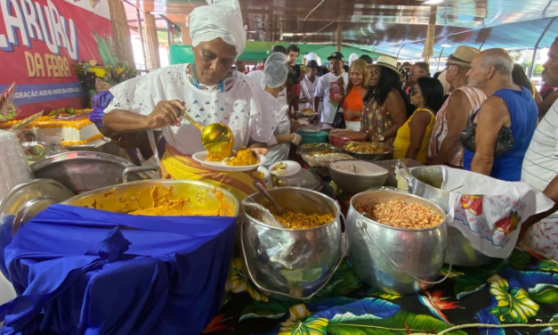 Feira de São Joaquim celebra 60 anos com caruru e muito samba