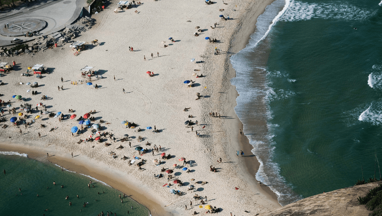 Turistas estrangeiros injetam R$ 30 bilhões na economia brasileira em 2024