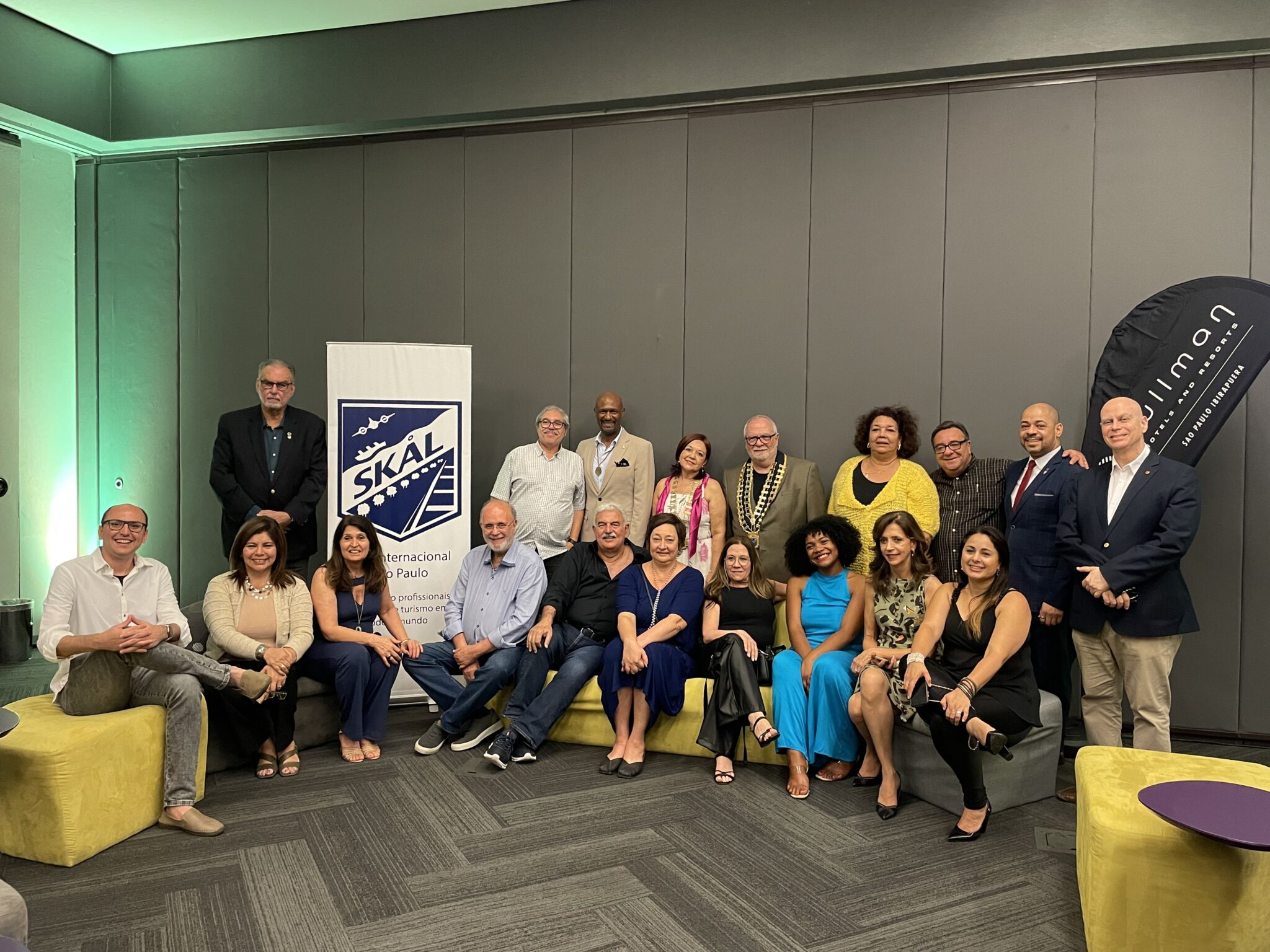 2766198E-25E0-416A-AE2E-0F13076ABE8E Hayes Skål Internacional