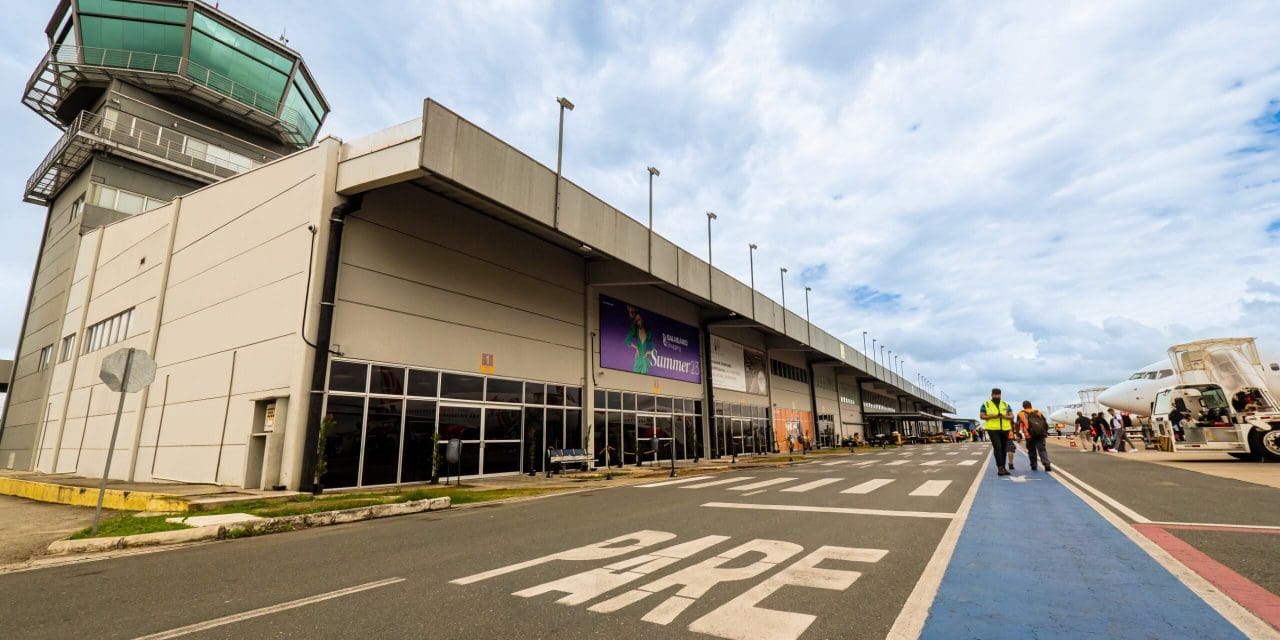 Aeroporto de Navegantes oferece massagens gratuitas aos passageiros