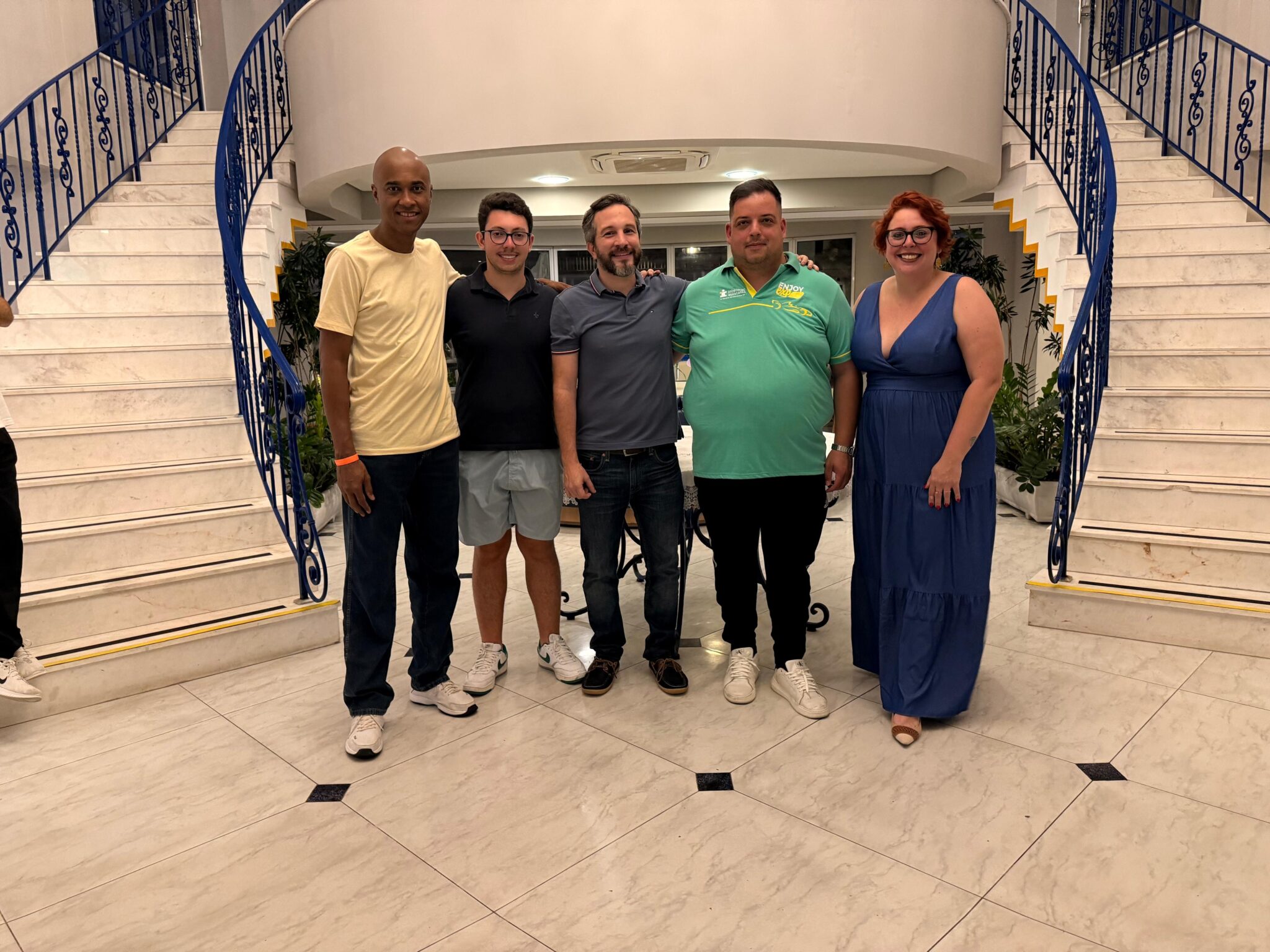 Pedro-Dí¶hnert---GERENTE-GERAL-Doral-Guaruja--com-operadores-de-turismo-da-Argentina-DIVULGACAO