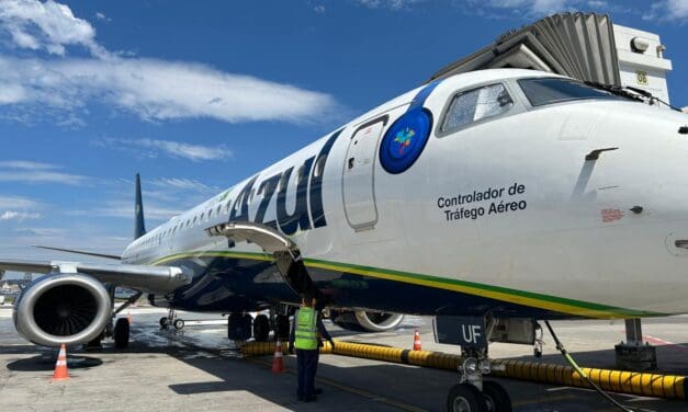 Azul homenageia controladores de tráfego aéreo