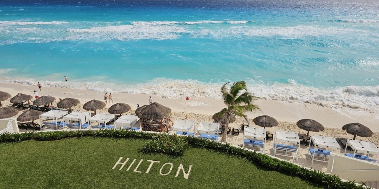 Conforto e pé na areia: veja como são os hotéis Hilton em Cancun