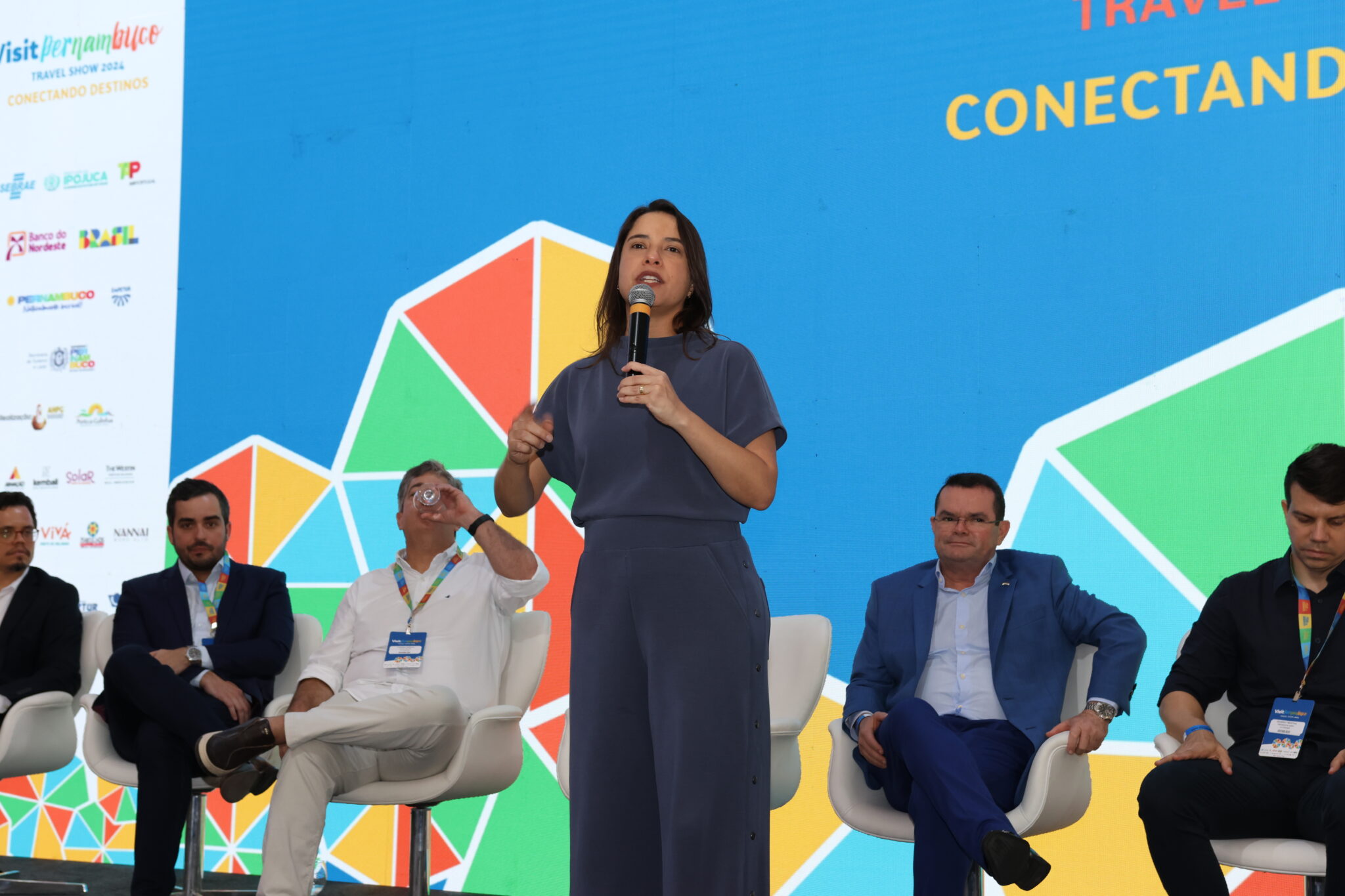 Raquel Lyra, governadora de Pernambuco, destacou investimentos que o tesado tem feito para potencializar o Turismo. Foto: Diego Siliprando (Brasilturis) Raquel Lyra, governadora de Pernambuco, destacou investimentos que o tesado tem feito para potencializar o Turismo. Foto: Diego Siliprando (Brasilturis)