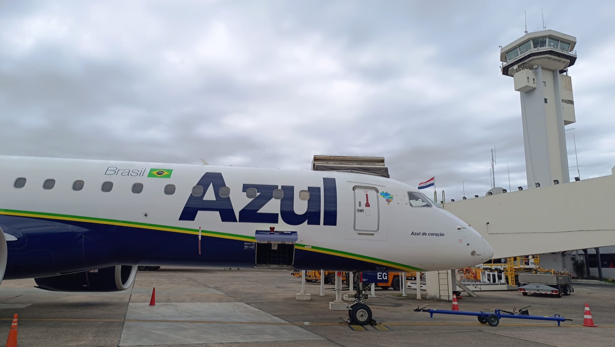 Embraer E2 da Azul no aeroporto de Assunção (Foto: Divulgação)