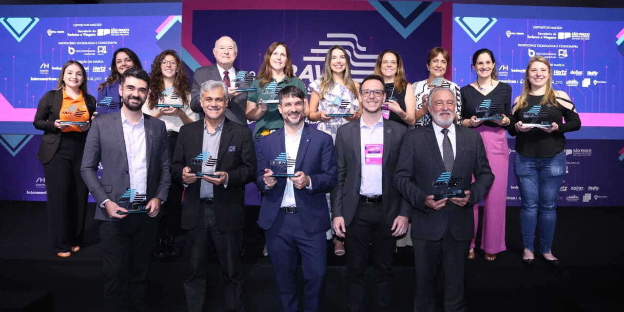 Vencedores do Prêmio Top-SP: Melhores Parceiros 2024 recebem os troféus