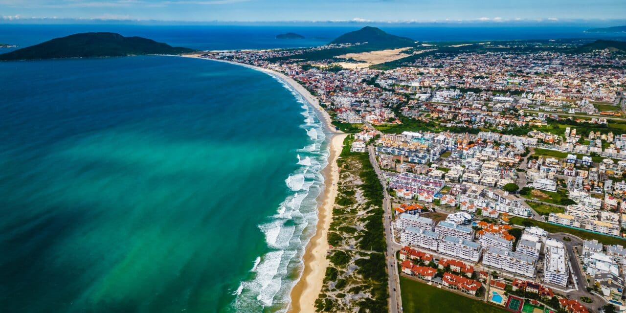 Floripa e Rio estão entre os destinos mais buscados para o verão