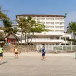 Hotel Jequitimar no Guarujá promove atividades nas férias de verão