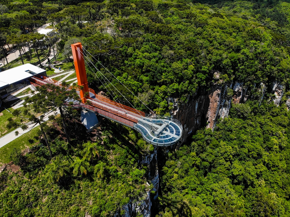 Projeto promove conscientização ambiental e aprendizado prático sobre preservação da natureza. Foto: Divulgação Skyglass Canela Projeto promove conscientização ambiental e aprendizado prático sobre preservação da natureza. Foto: Divulgação Skyglass Canela