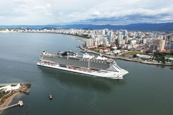 Santos inaugura linha turística de ônibus com sistema hop-on hop-off