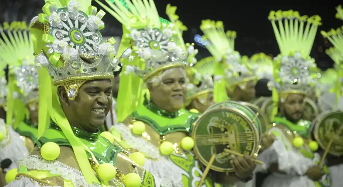 Carnaval deve movimentar R$ 900 milhões no turismo do Rio