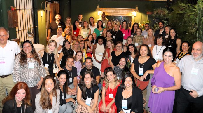 Equipe da TL, representantes dos empreendimentos e convidados do jantar realizado nesta terça-feira (25) no Casa Thaty, em São Paulo (SP). Foto Matheus Alves (Brasilturis) TL Portfolio Pocket