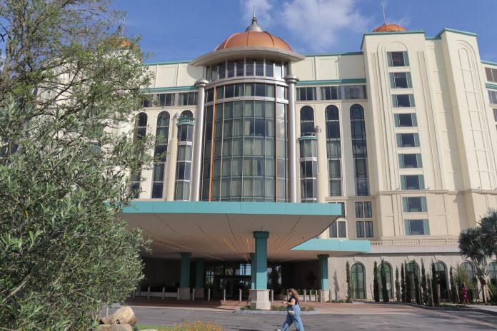 Fachada principal do Helios Grand Hotel