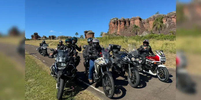 A ação, acompanhada pelo Viaje Paraná, incluiu visitas a pontos turísticos como o Parque Estadual Vila Velha. Crédito: Viaje Paraná viae paraná