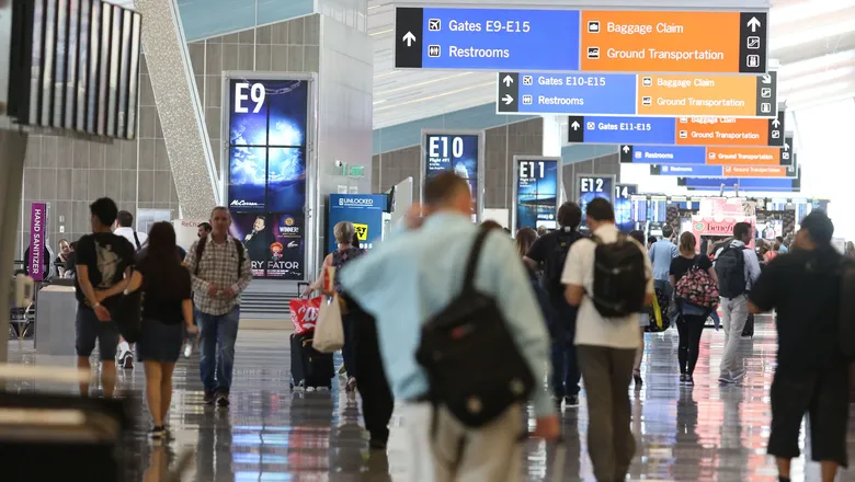 Las Vegas lança aplicativo gratuito com intérprete de ASL para facilitar comunicação de viajantes surdos em aeroportos