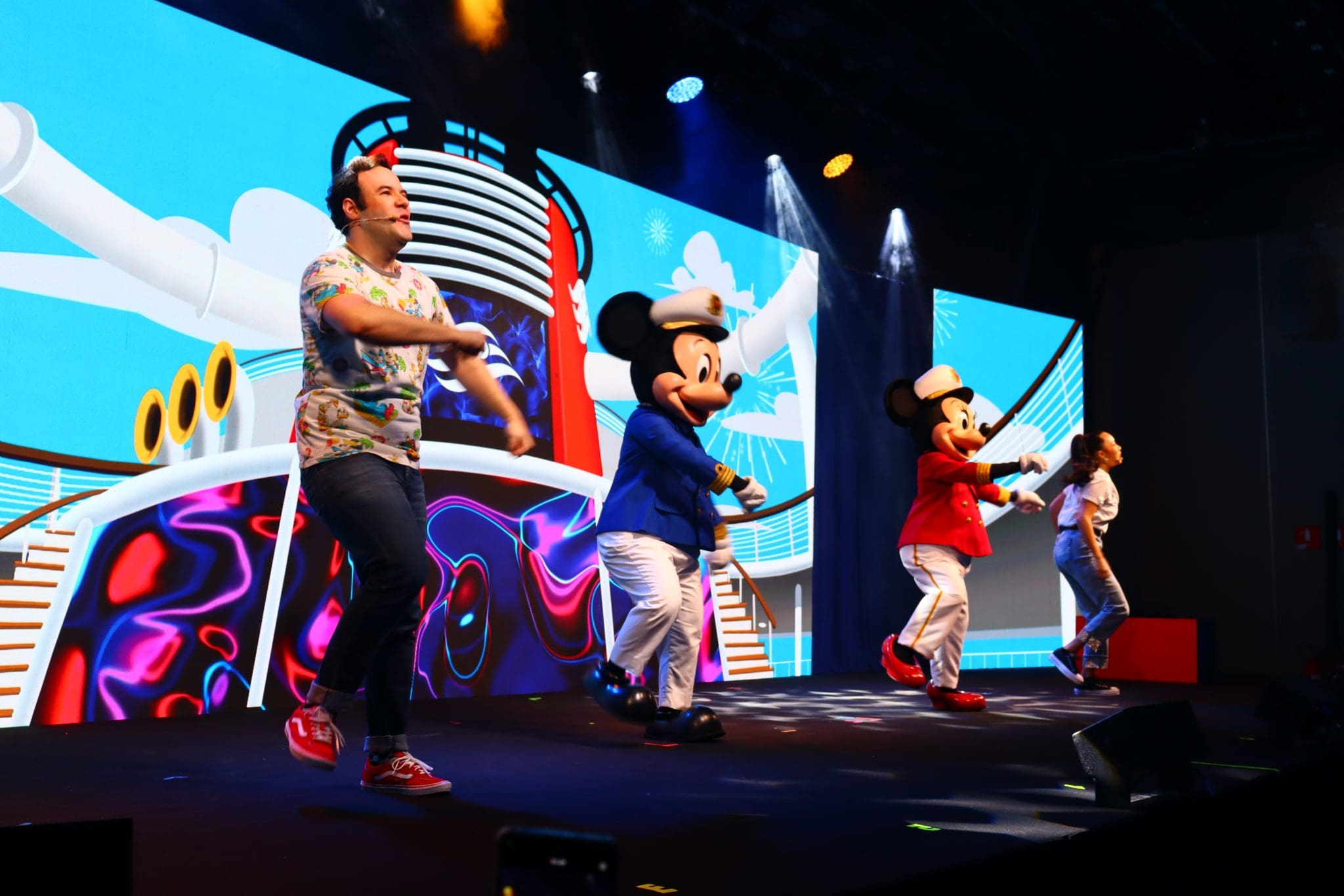 A apresentação do portfólio da Disney seguiu um storytelling cheio de música e performances. Crédito: Felipe Lima/Brasilturis