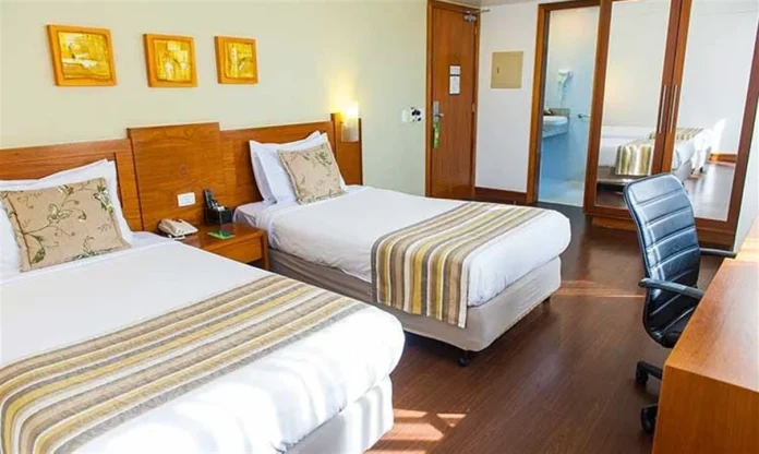 Hotel no bairro Moinhos de Vento passa a operar como Slaviero Porto Alegre, com 95 quartos e estrutura para lazer e corporativo. Crédito: Divulgação Slaviero