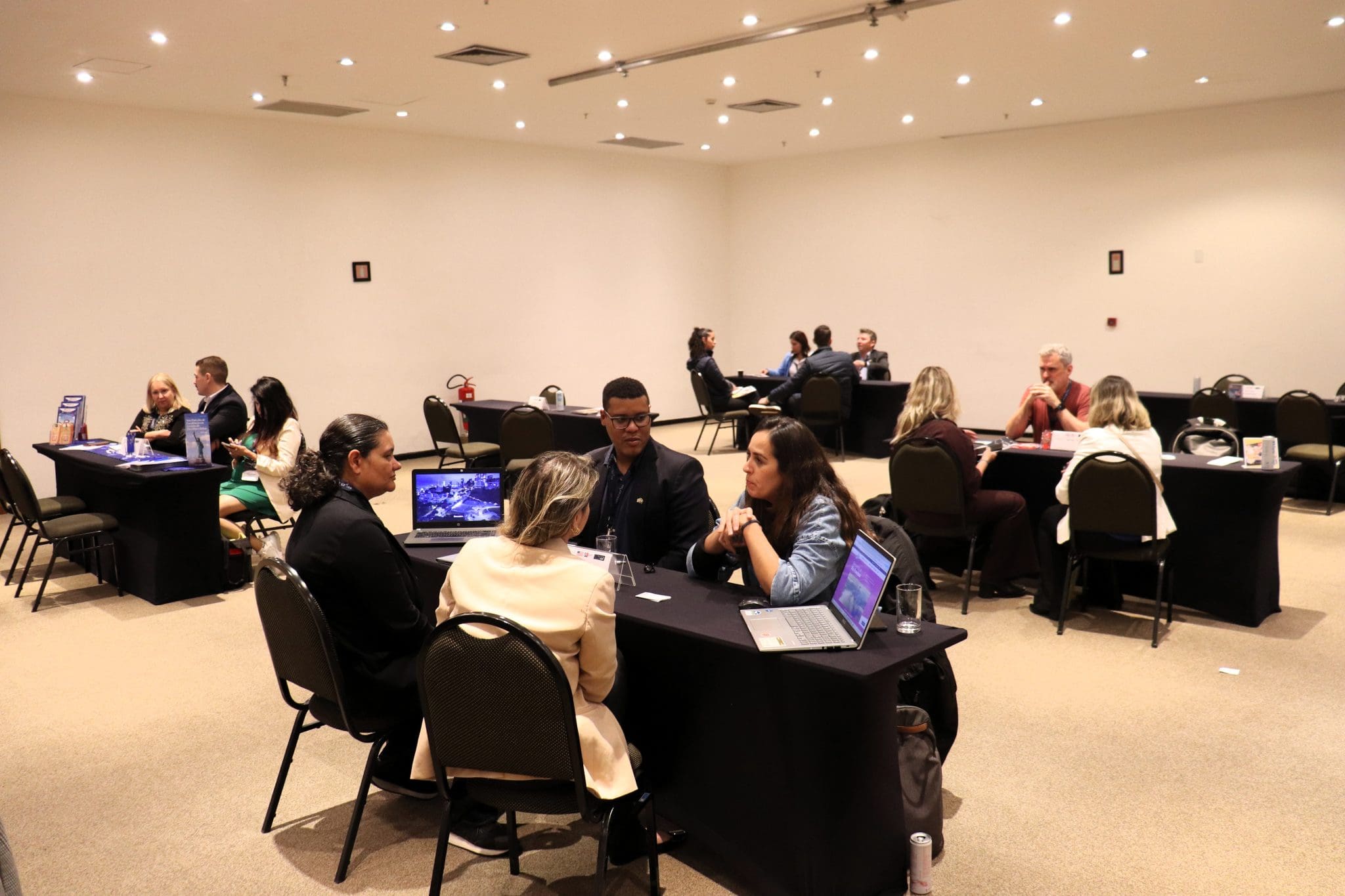 Sala separada para rodadas de negócios