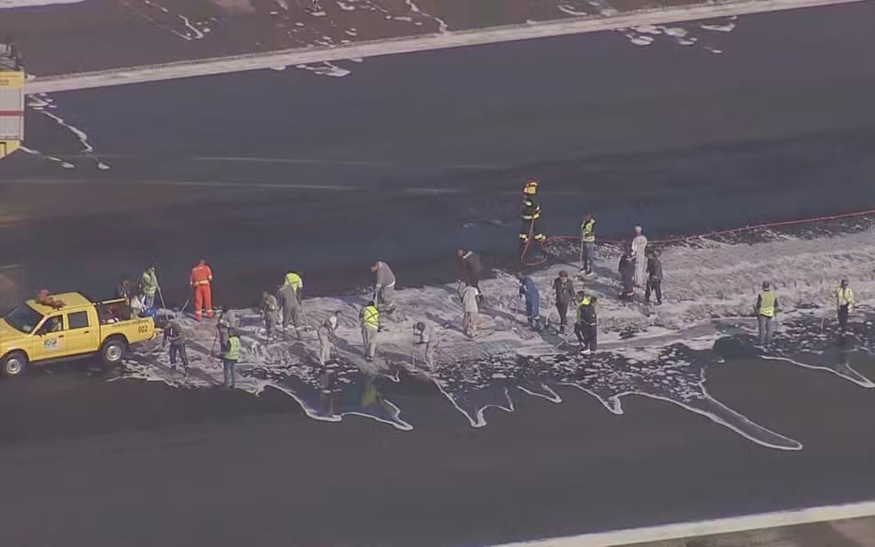 Aeroporto Santos Dumont é reaberto após 12 horas de fechamento por óleo na pista; 170 voos afetados