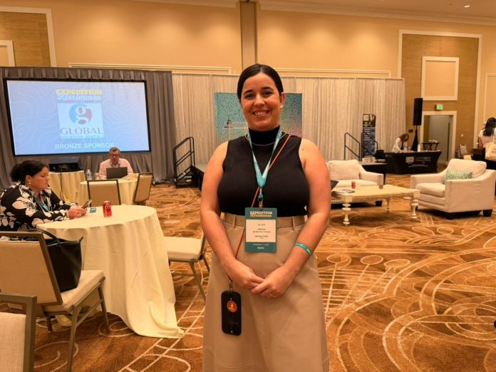 Jéssica Moraes, da BestBuy Travel, durante o Expedition Kissimmee. Crédito: Amanda Leonel/Brasilturis Jéssica Moraes, da BestBuy Travel, durante o Expedition Kissimmee. Crédito: Amanda Leonel/Brasilturis