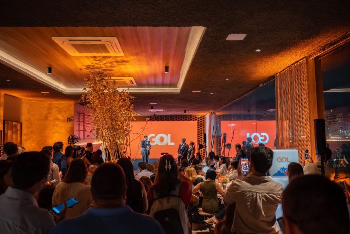 O salão do restaurante Esttaleiro, em Fortaleza, com os convidados da Gol para o evento em celebração às novas rotas Fortaleza-Montevidéu e Fortaleza-Foz do Iguaçu Crédito: Victor Erlacher Espindula/Divulgação Gol