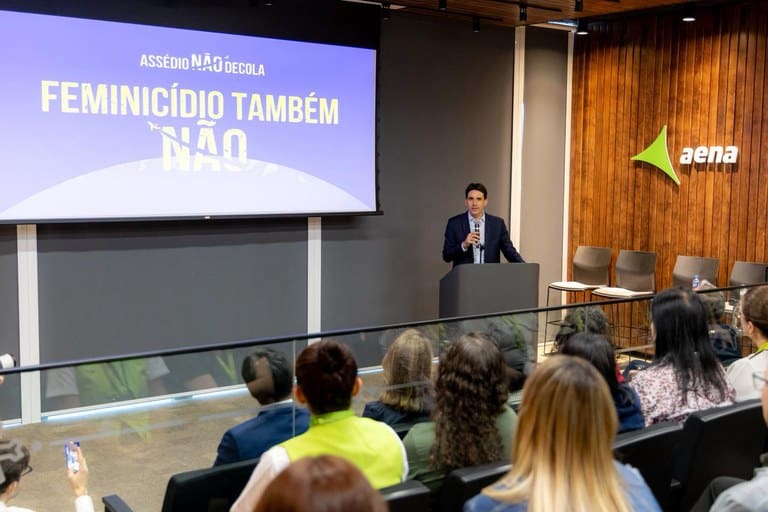 Governo inicia campanha nos aeroportos para combater feminicídio e assédio a mulheres