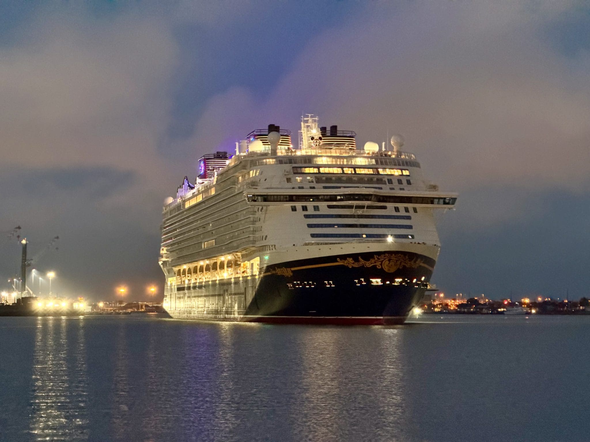 Disney Adventure, maior navio da Disney, faz primeira escala nos EUA