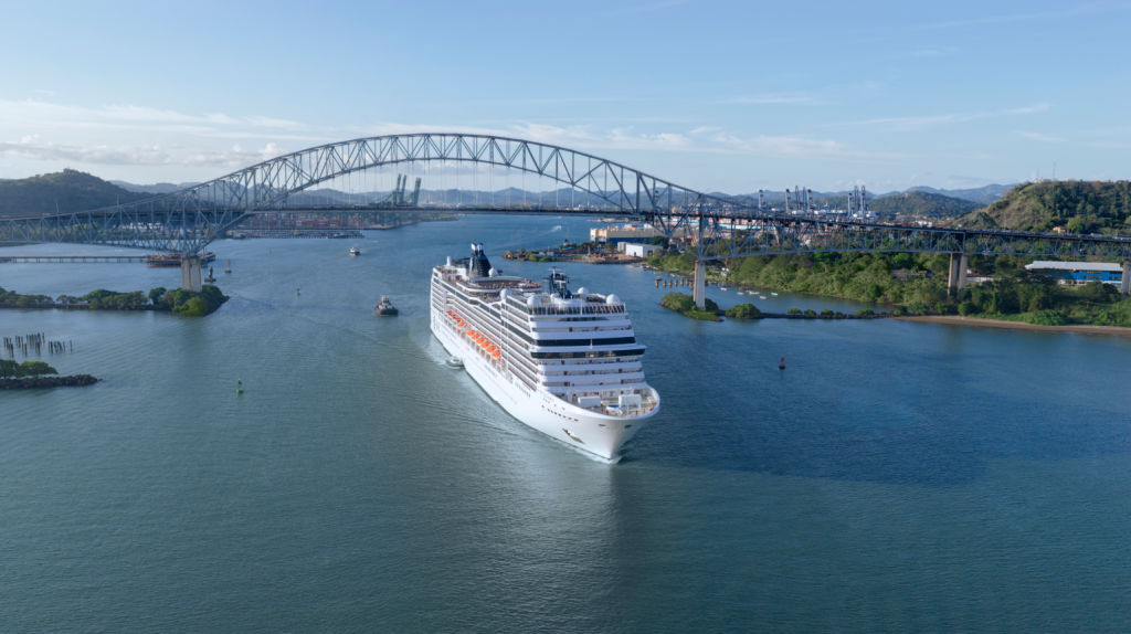 MSC Magnifica atravessa Canal do Panamá no MSC World Cruise 2026