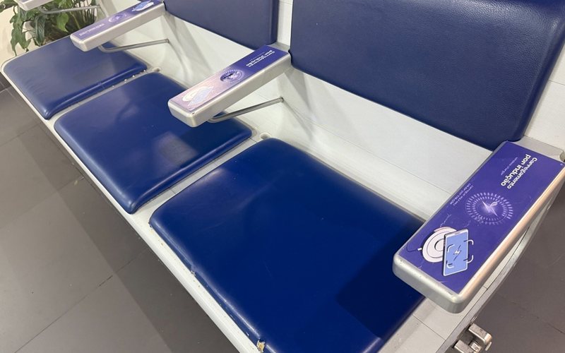Aeroporto Internacional de Navegantes testa carregamento de celular por indução