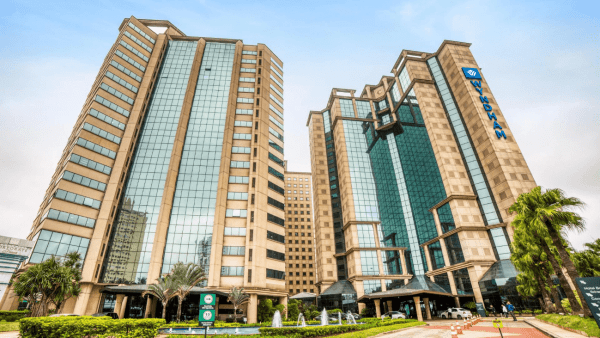 Wyndham São Paulo Ibirapuera expande Guest Relations e se firma como resort urbano na capital paulista