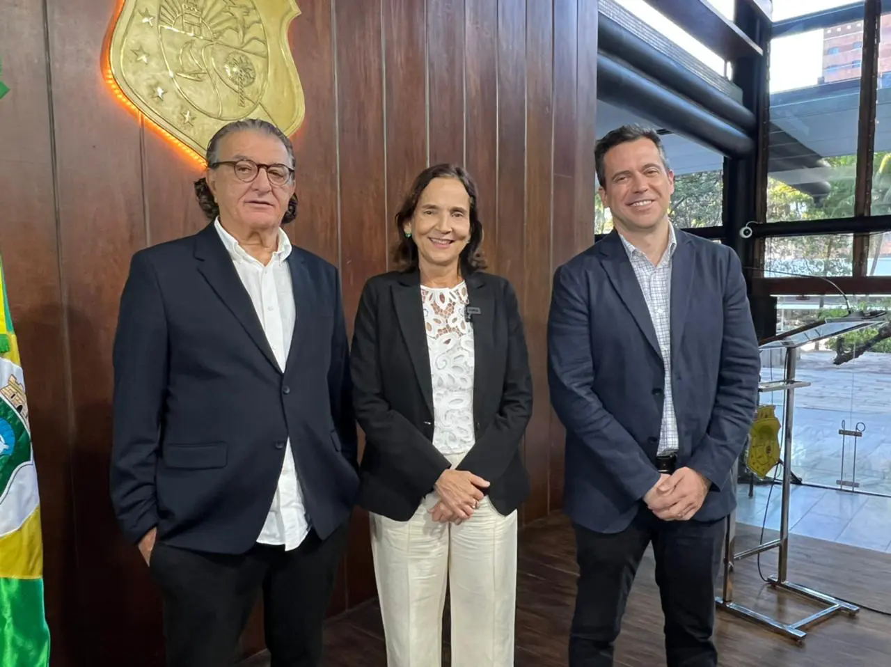 arialdo-pinho-secretario-de-turismo-izolda-cela-governadora-do-ceara-e-cesar-grandolfo-gerente-de-relacoes-institucionais-da-azuljpeg