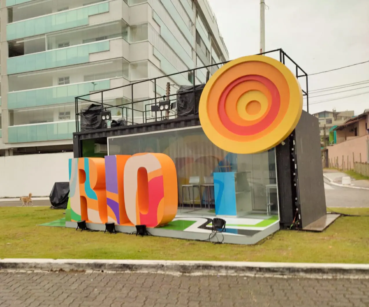 foto-do-estande-em-macae-praia-do-pecado-credito-ascom-setur-rj